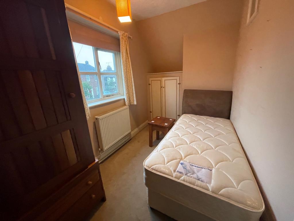 Lot: 132 - CHARACTER COTTAGE IN ESSEX VILLAGE LOCATION - Bedroom 3 at the front of the building
